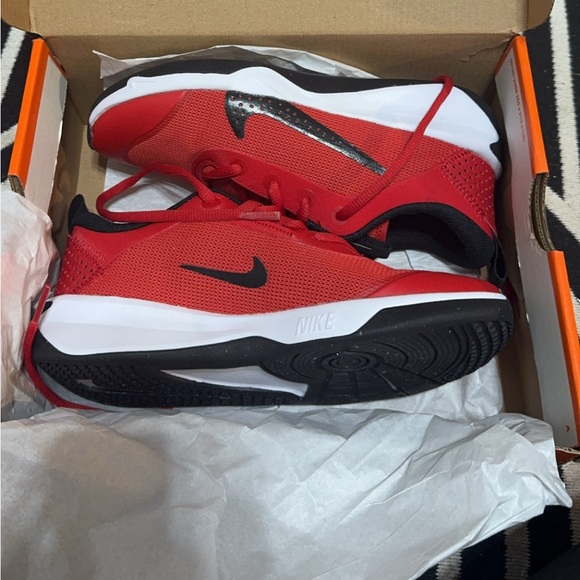 **Brand new** Boys 4Y Nike Shoes - Picture 1 of 4